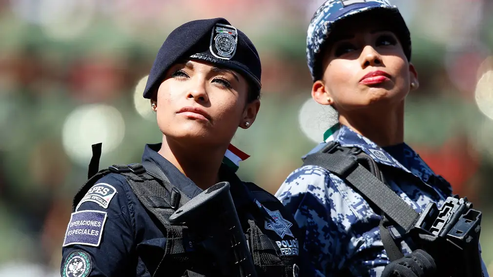 женщины военные Мексики