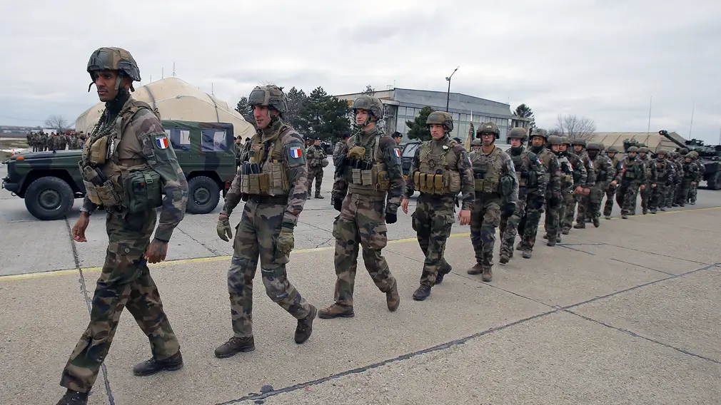 французские солдаты на военной авиабазе в Румынии