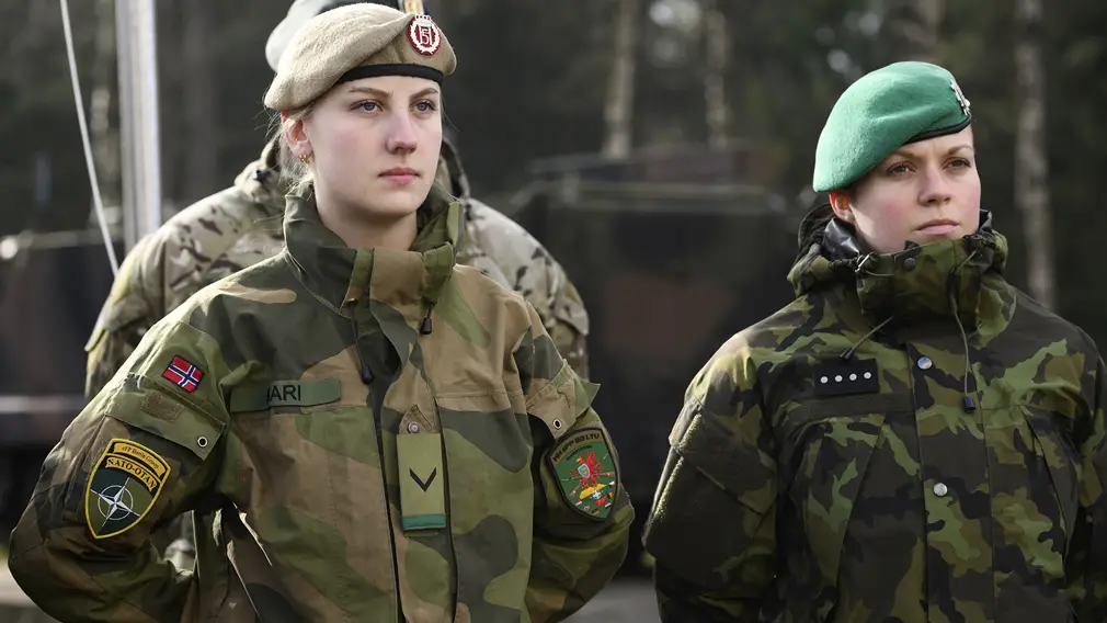 женщина солдат Норвегии