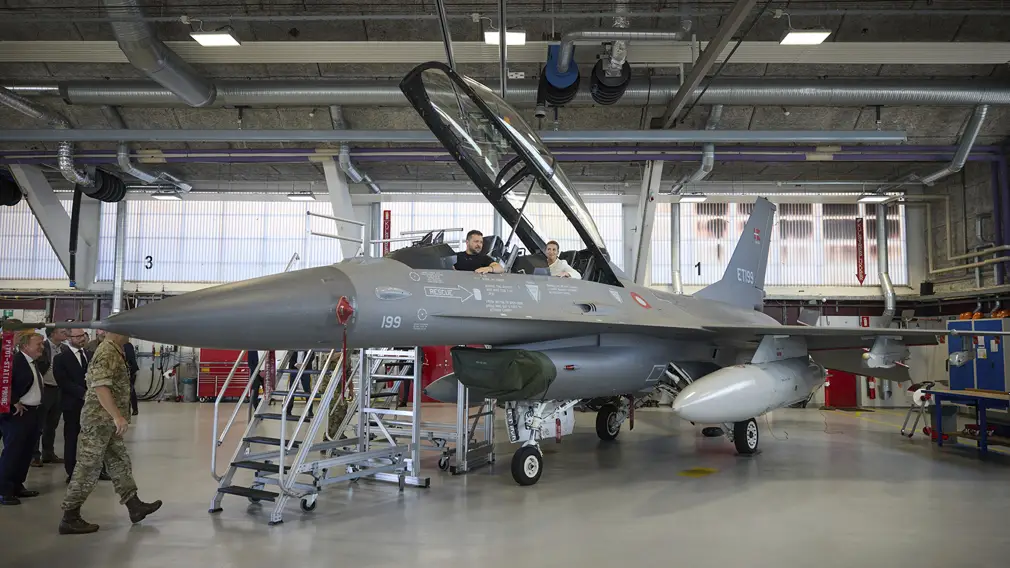 президент Украины Владимир Зеленский в истребителе F-16