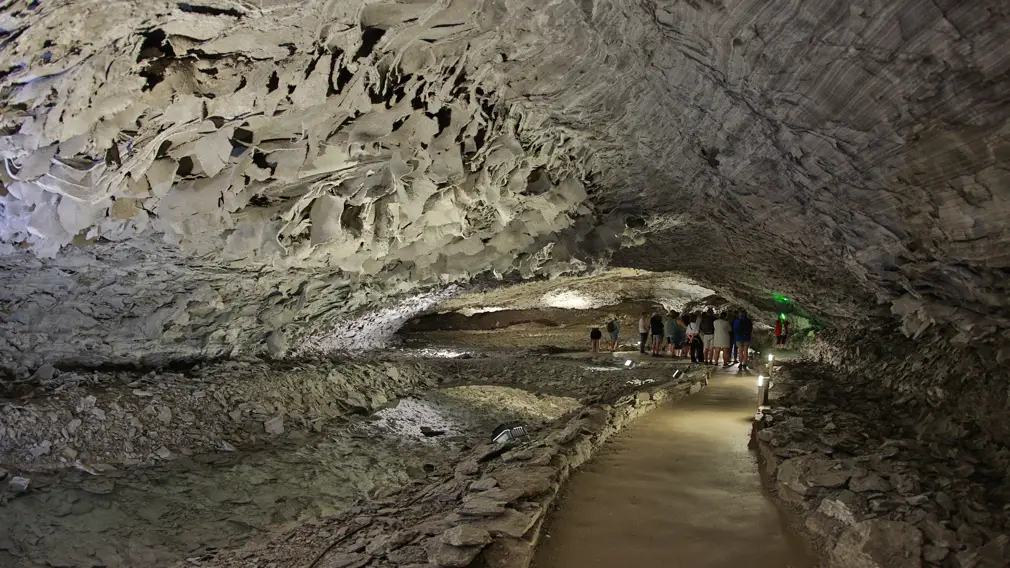 Пещера,подземелье