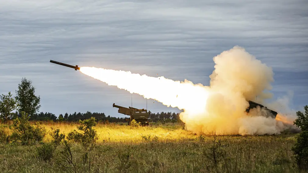 пуск ракет из РСЗО HIMARS