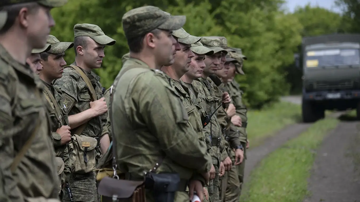 Поиск военнослужащих. Командир 32 дивизии ПВО. Военные в части отдыхают. Военнослужащие группировки v. 32 Дивизия ПВО.