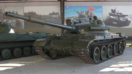 65 лет на боевом дежурстве. Чем уникален легендарный танк Т-62?