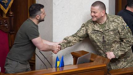 Зеленский против Залужного. Кто победит на выборах президента Украины?