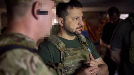 Взрыв изнутри. Как Зеленский разрушает обороноспособность Украины