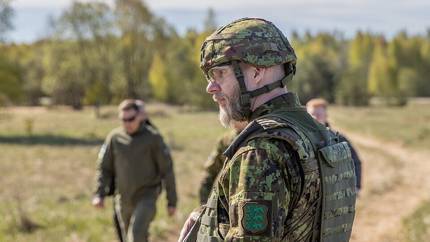 Новая стадия конфликта? Генерал НАТО приехал в зону боевых действий на Украине