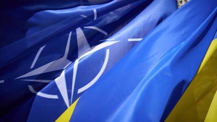Только инструмент: почему НАТО не готово принять Украину