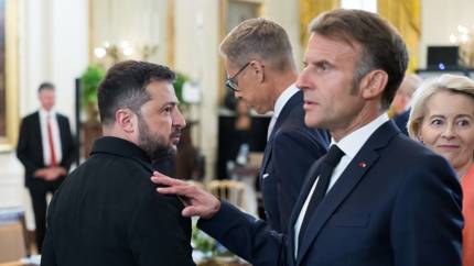 После удара: как Макрон хочет наказать Россию