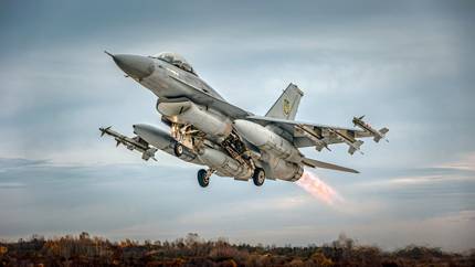 F-16 переходят на пушки: стало известно о кризисе в украинской авиации