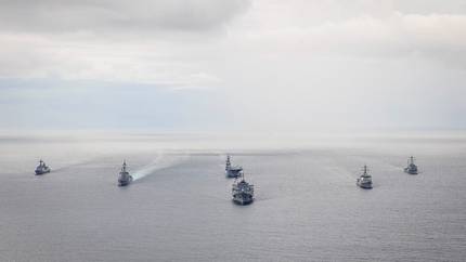 Море пахнет порохом: КНДР вывела новый эсминец против учений США