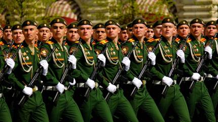 Еще 15 тысяч человек? Что может стоять за новым решением по российской армии