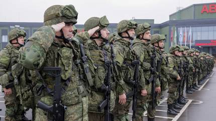 Новые части: раскрыта причина увеличения численности российской армии