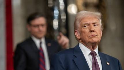 «Разносят на кусочки»: Трамп показал, как горит иранский остров Харк