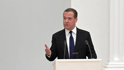 После решения суда: Медведев заявил о необходимости уничтожать украинский флот