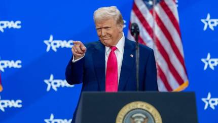 «Делают что хотят»: Трамп намекнул, кто теперь должен вооружать Украину