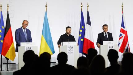 Мир отодвигают намеренно? В России оценили планы Запада по Украине