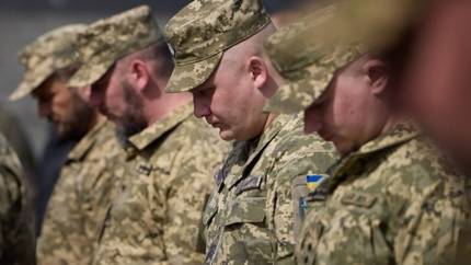 «Ямы», сломанные кости и «дерево правды»: бойцы ВСУ рассказали о наказаниях