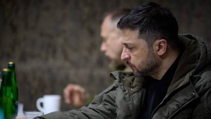 Отступить нельзя остаться: эксперт объяснил положение Зеленского в Донбассе